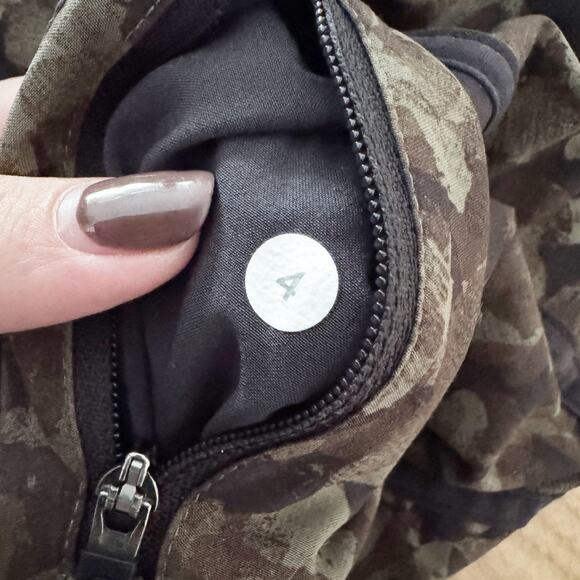 LULULEMON Tracker Short III Mystic Jungle Fatigue Green Black 4 - Picture 10 of 11